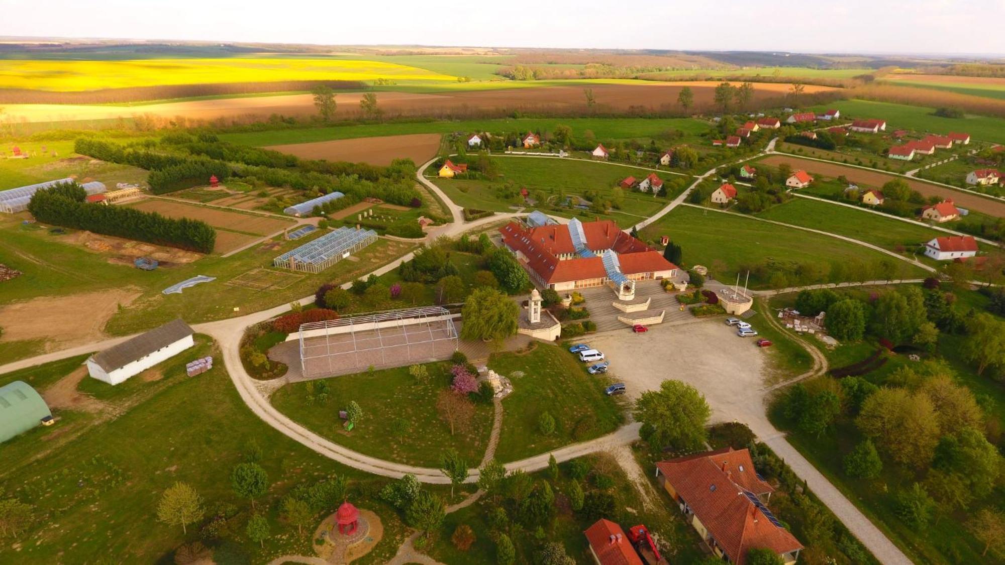 Gurudeva Bhavan Somogyvamos Экстерьер фото