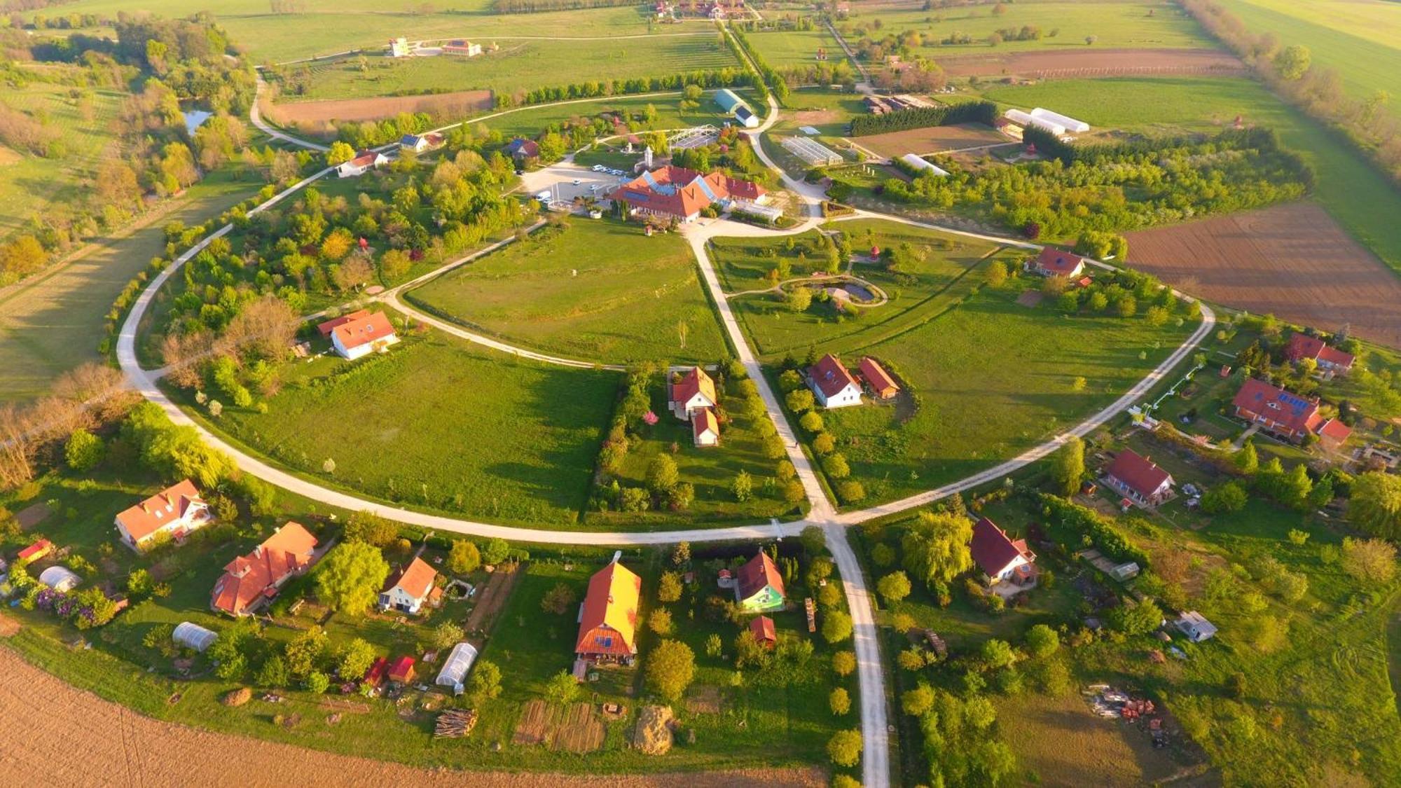 Gurudeva Bhavan Somogyvamos Экстерьер фото